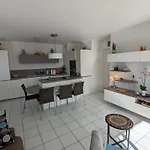 Apartman - Superbe T3 Avec Terrasse, Piscine Et Parking Securise - 6 Personnes - Fr-1-420-33 *