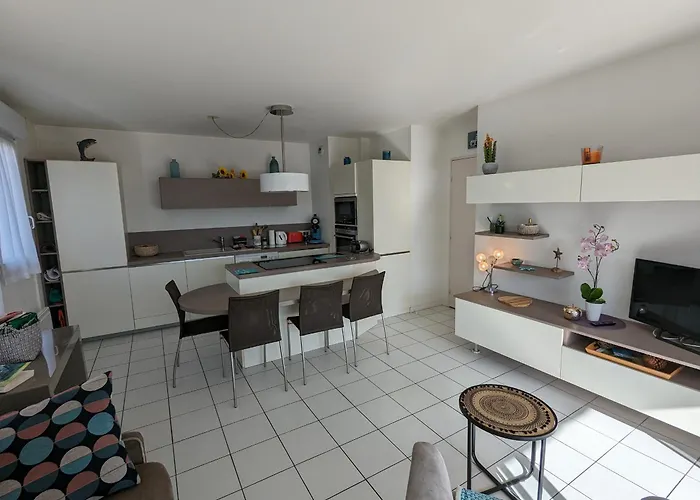 Apartament - Superbe T3 Avec Terrasse, Piscine Et Parking Securise - 6 Personnes - Fr-1-420-33 *